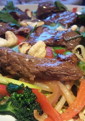 A picture of Chilli Beef Salad.