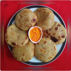 A picture of Chana Dal Ki Poori.