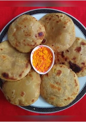 A picture of Chana Dal Ki Poori.