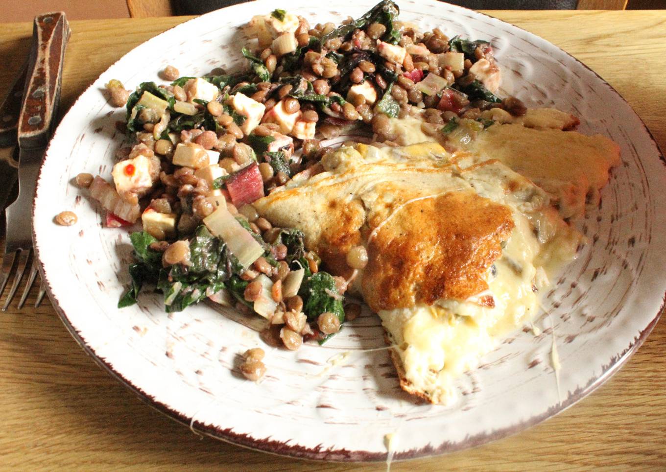 Ensalada primaveral, para día de otoño (bien nublau), y co. (ommelet trucho)
