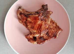 Una foto de Chuletas ahumadas búfalo 👩‍🍳