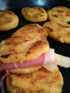 Una foto de Arepas de polenta y calabaza