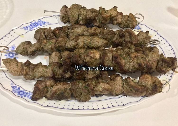 Broiled lamb kebabs