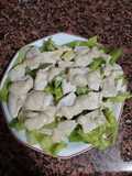 Ensalada de pollo y aderezo de almendras