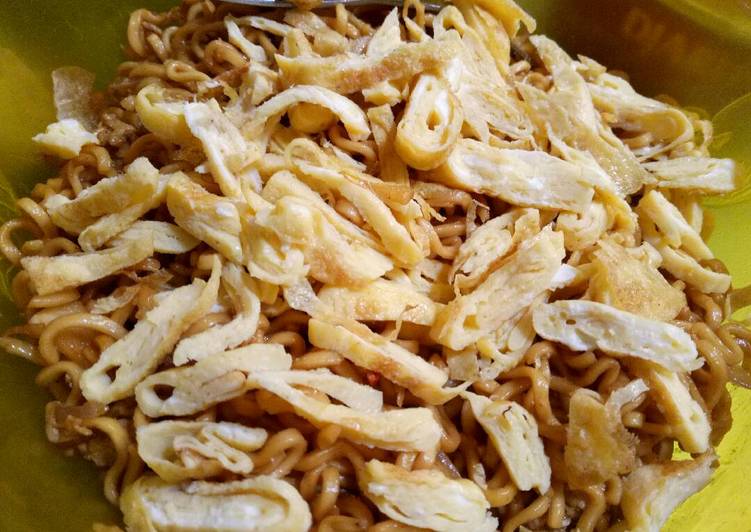 Langkah Mudah untuk Menyiapkan Mie goreng kecap homemade Anti Gagal