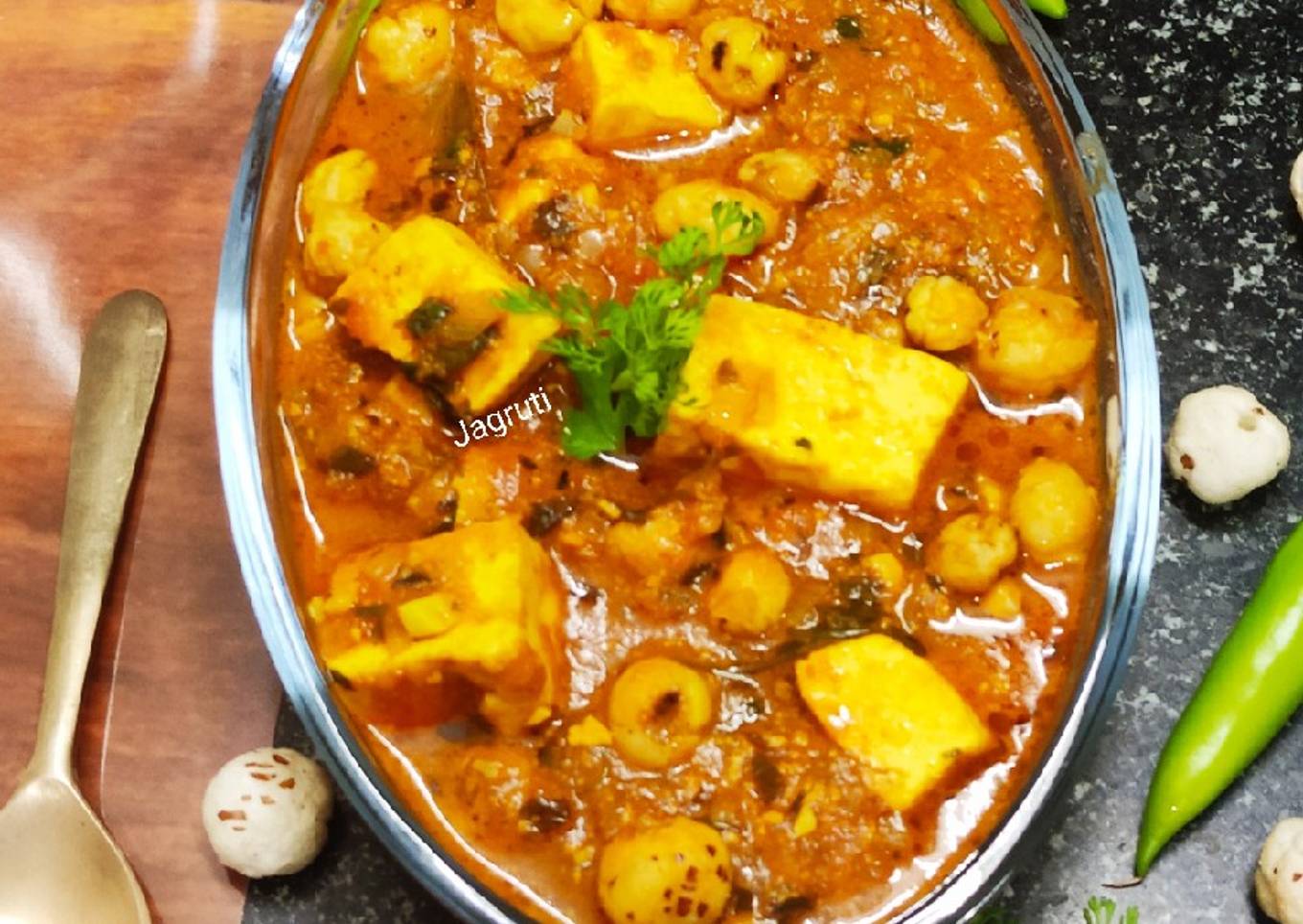 Paneer Makhana Curry