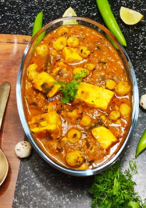 A picture of Paneer Makhana Curry.