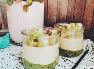 Une photo de Panna cotta kiwi
