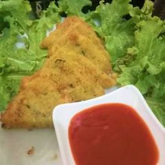A picture of Potato🥔 and Chicken 🍗Triangles 😋.