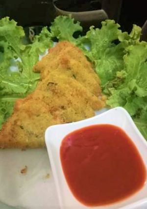 A picture of Potato🥔 and Chicken 🍗Triangles 😋.