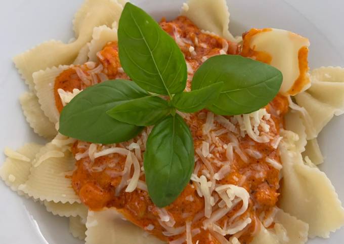 Pasta mit scharfer Flusskrebs-Tomatensoße