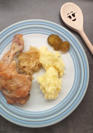 Fehérboros sült csirkecomb vele sült hagymával recept fotója