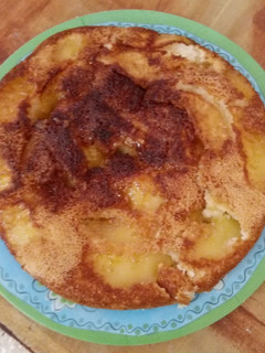 Una foto de Torta invertida de manzana en olla Essen