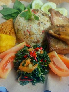 Foto resep Nasi Tutug Oncom, Tumis Daun Pepaya, Tahu, Tempe, Ayam Goreng