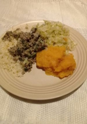 A picture of Mince meat with spring onion.