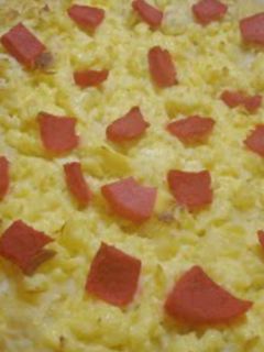 صورة لوصفة بيتزا في الفرن بعجينة مقرمشة 🍕 وخفيفة