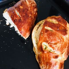 A picture of Onion n dhania bread.