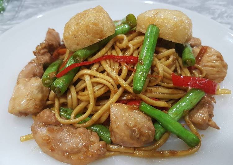 Stir Fried Chicken Noodles