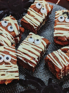 Une photo de Brownies momies fondantes