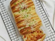 A picture of pepperoni pizza