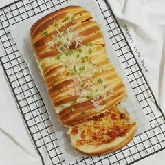 A picture of Pizza Pull-Apart Bread.