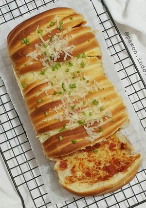 A picture of Pizza Pull-Apart Bread.