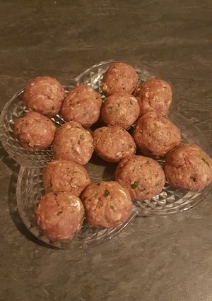 Une photo de Préparation de boulettes de viande hachée