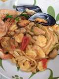 Linguine con fagioli, cozze e gamberetti