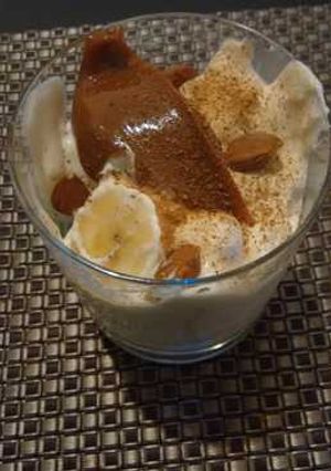 Una foto de Licuado de banana split