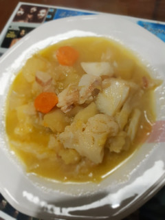 Una foto de Porrusalda con bacalao y coliflor