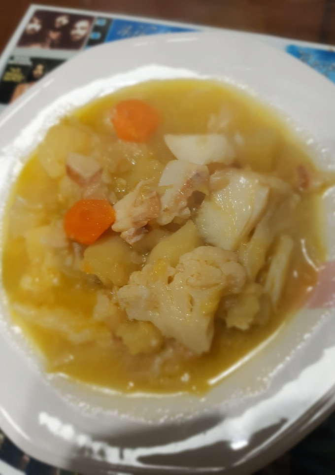 Una foto de Porrusalda con bacalao y coliflor