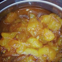 A picture of Green tomato launji.