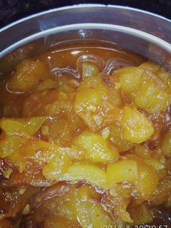 A picture of Green tomato launji.