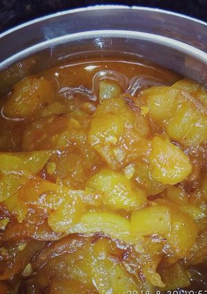 A picture of Green tomato launji.