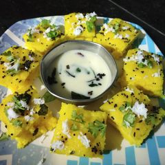 A picture of Suji besan dhokla.