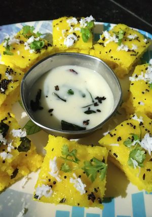 A picture of Suji besan dhokla.