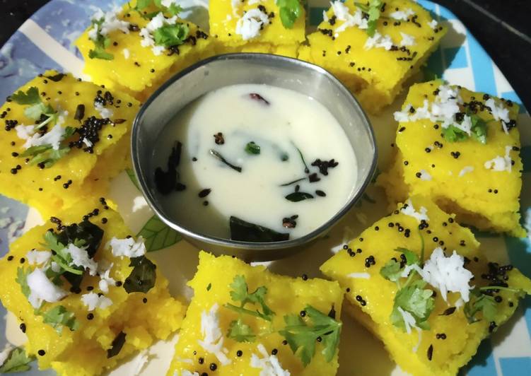 Suji besan dhokla