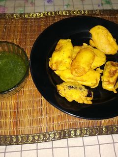बैंगन आलू पकोड़े (Baingan Aloo Pakode recipe in hindi) रेसिपी मुख्य फोटो