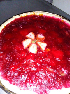 Una foto de Tarta de gelatina y frutas!