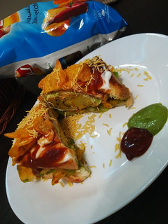 સમોસા ચીપ્સ સેન્ડવીચ (Samosa chips sandwich recipe in gujarati) રેસીપી મુખ્ય ફોટો