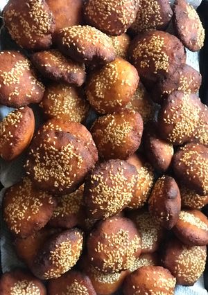 A picture of Makai vada (Corn meal dumplings).