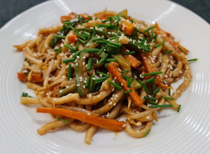 Foto di Udon noodles con le verdure super cremosi *vegan*
