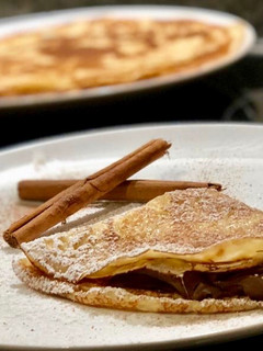 Una foto de Crepes rellenos de crema de avellana