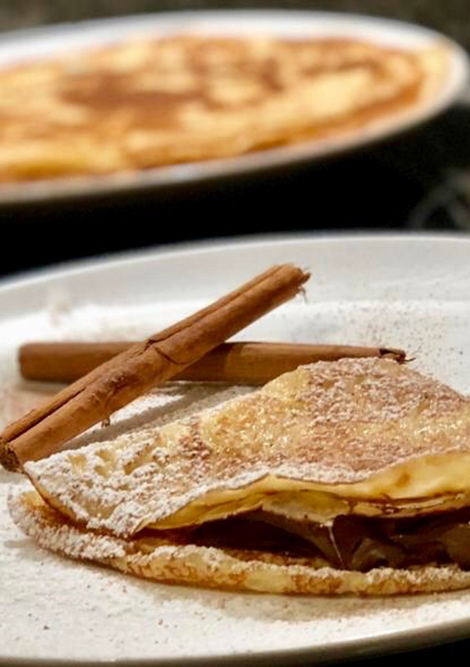 Una foto de Crepes rellenos de crema de avellana