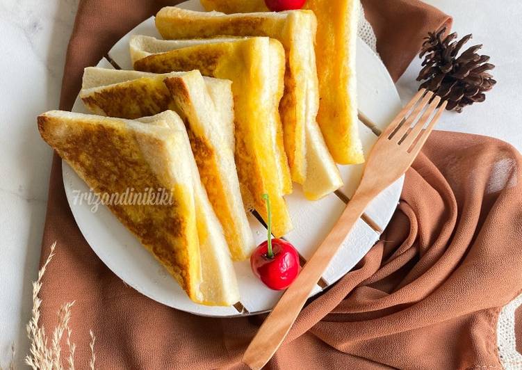 Bagaimana Menyiapkan Simple cheesy french toast, Enak