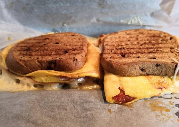 Tojásos melegszendvics, gluténmentes, magos kenyérrel recept foto