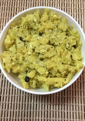A picture of Cabbage curry with coconut.