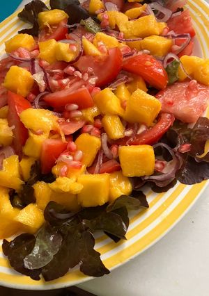 Una foto de Ensalada otoñal con mango mega dulce