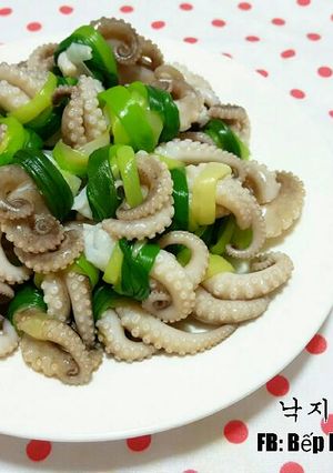 Hình của món Gỏi Bạch Tuộc Hành Lá 낙지실파무침.