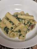 Pasta con Cabrales y piñones